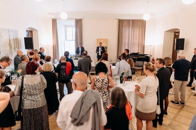 Dobročinný večer pro Broumovsko vynesl rekordní částku, která podpoří projekty na Broumovsku